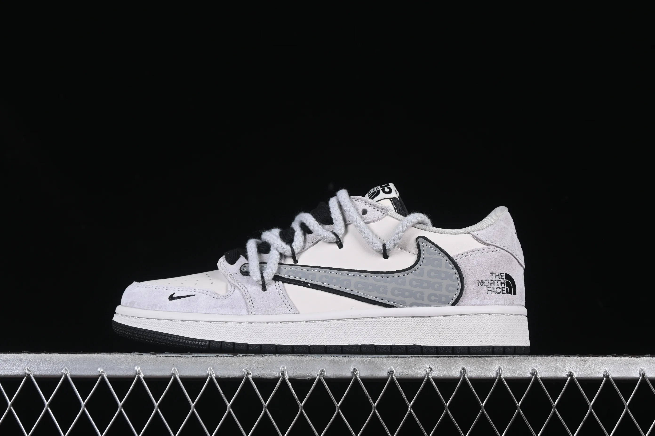All categories Air Jordan Jordan series basketball shoes Air Jordan 1 Low High-end customized low-top sneakers Travis Scott x Fragment Design x Air Jordan 1 Low OG SP AJ1 Joe 1 Stusi jointly branded Year of the Snake limited edition Double spelled beige and black hook Low-top cultural casual sneakers XX3318-516